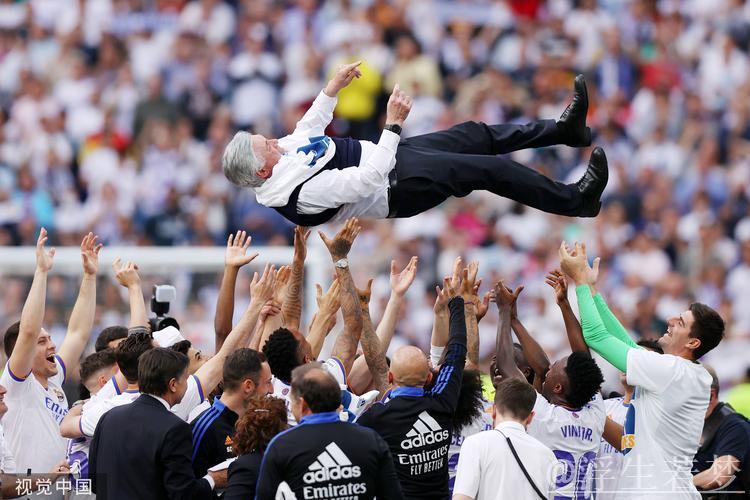 皇马晋级欧冠4强!43岁安帅振臂欢呼:巧妙变阵激活三员虎将 皇马晋级欧冠4强!43岁安帅振臂欢呼:巧妙变阵激活三员虎将